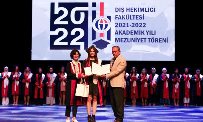 Gaün Diş Hekimliği Fakültesi Öğrencileri Mezun Oldu