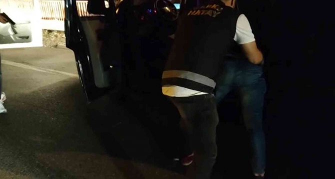 Arı Kovanı İçerisinden 2 Kilo 500 Gram Metamfetamin Çıktı