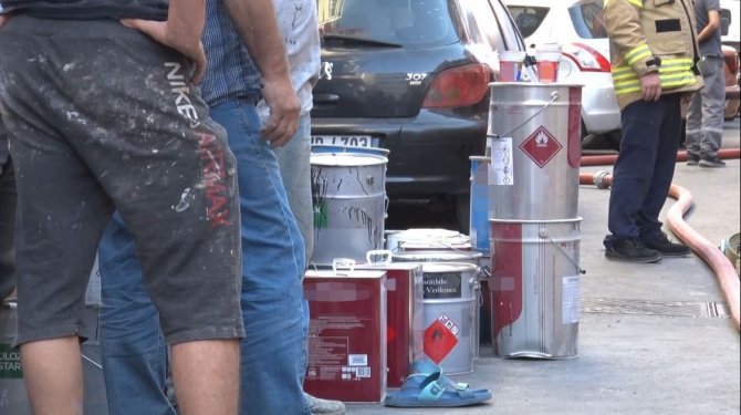 Kağıthane’de Boya İmalathanesinde Yangın Paniği