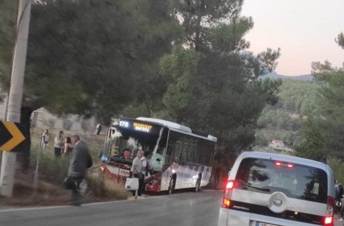İ̇zmir’de Belediye Otobüsü İle Motosiklet Çarpıştı: 1 Ölü