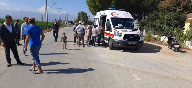 İ̇zmir’de Trafik Kazasında Yaşlı Çift Yaralandı