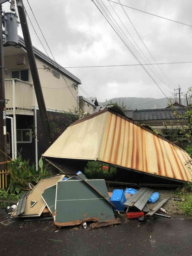 Japonya’daki Nanmadol Tayfunu’nda 1 Kişi Öldü