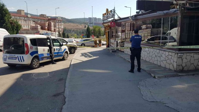 Tartıştığı Husumetlisini Tabancayla Vurdu