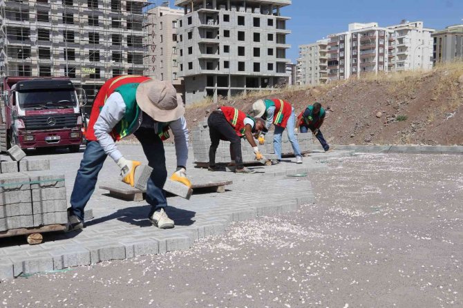 Karaköprü’de Üst Yapı Çalışmalarıyla Yollar Yenileniyor