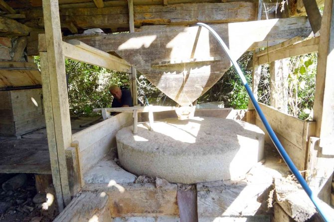 Susuz Kalan 500 Yılık Değirmen Çürümeye Yüz Tuttu