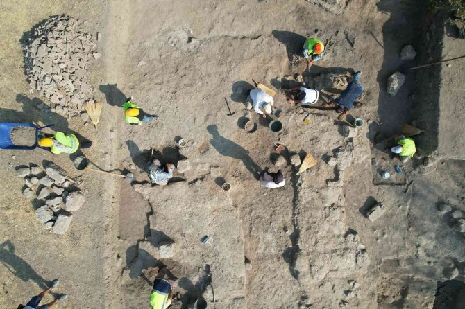 9 Bin Yıllık Höyükte Geçmişin İzleri Aranıyor