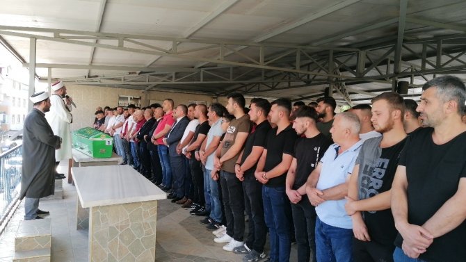 Kayalıklardan Düşerek Ölen Genç Son Yolculuğuna Uğurlandı