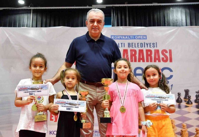 Konyaaltı’nda Uluslararası Satranç Turnuvası Sona Erdi