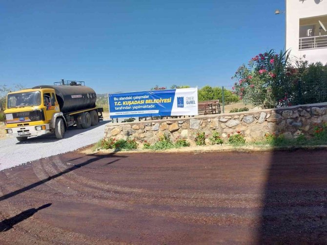 Kuşadası Belediyesi Eskiyen Yolları Yeniliyor