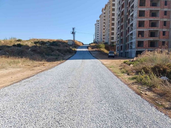 Kuşadası Belediyesi Eskiyen Yolları Yeniliyor