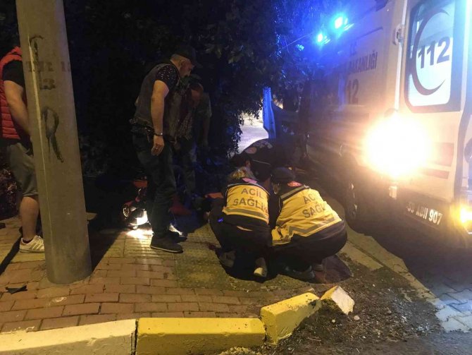 Kaldırıma Çarpan Motosiklet Sürücüsü Ağır Yaralandı