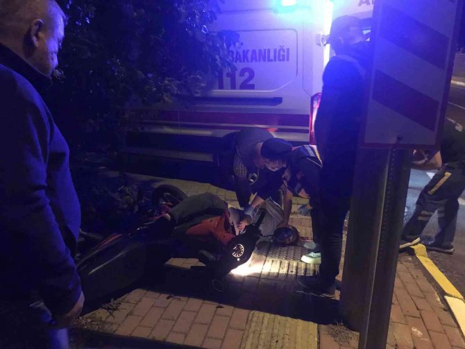 Kaldırıma Çarpan Motosiklet Sürücüsü Ağır Yaralandı