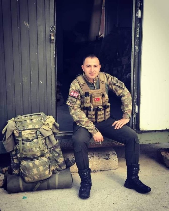 Uzman Çavuş Otomobilinde Ölü Bulundu