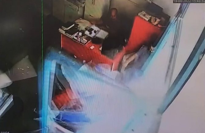 Önce Kaza Yaptı, Ardından İş Yerine Daldı