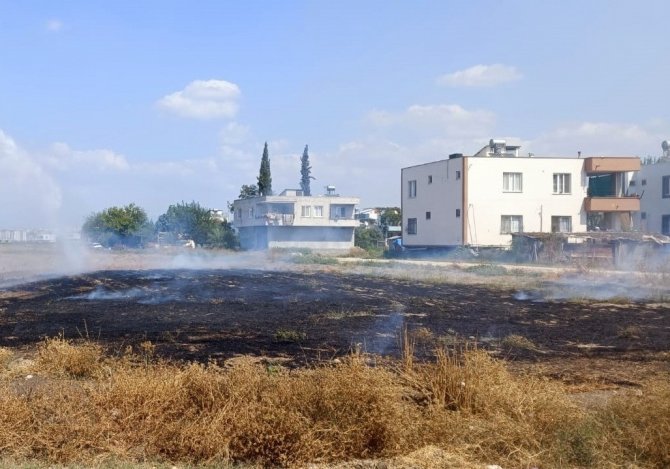 Mahalle Arasında Çıkan Anız Yangını Söndürüldü