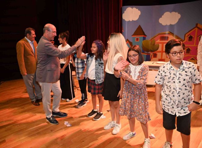 Sanat Akademisi Öğrencilerinden Tiyatro Gösterisi