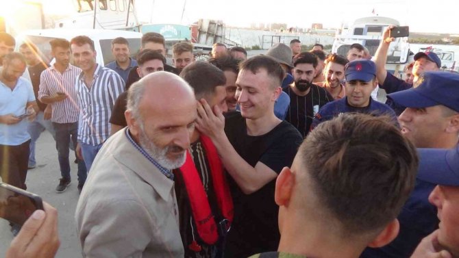 Denizde Kaybolan Genç 24 Saat Sonra Sağ Olarak Bulundu