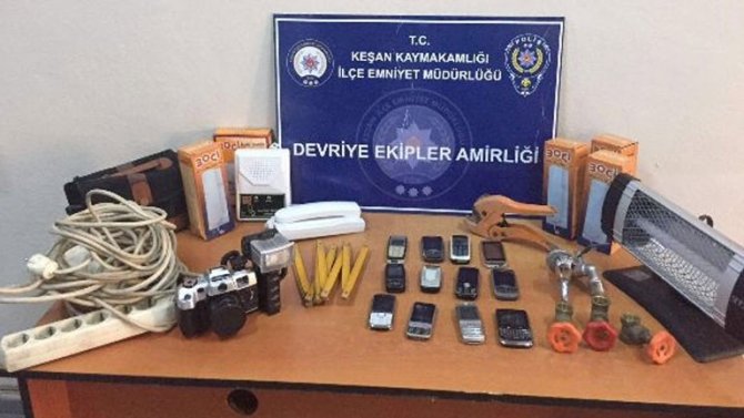 Şüphelilerin Çuvalından Çok Sayıda Çalıntı Malzeme Çıktı