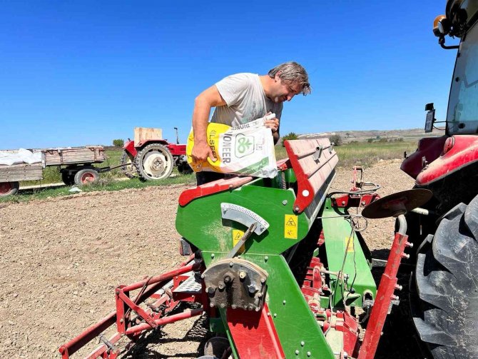 İ̇nönü’de Yüzde 75 Hibeli Kanola Tohumları Toprakla Buluştu