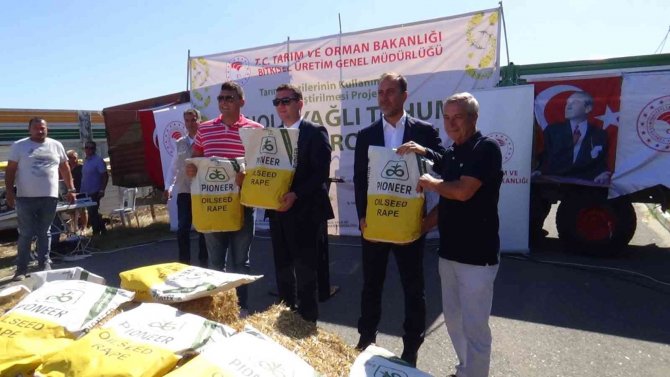 Silivri’de Çiftçilere Kanola Tohumu Dağıtıldı