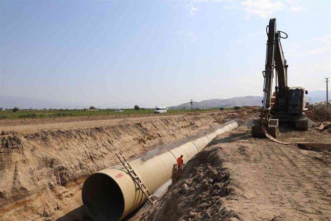 Aydın’da Sulama Boruları Döşeme İnşaatı Devam Ediyor