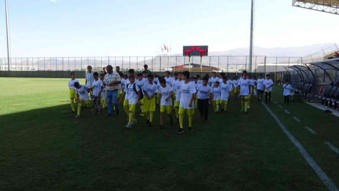 Muş Futbol Akademisi’nin Startı Verildi