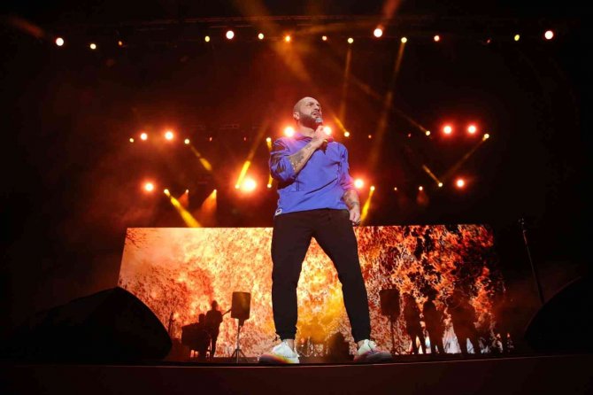 Troya Kültür Yolu Festivali’nde Şarkıcı Berkay Çanakkalelilerle Buluştu