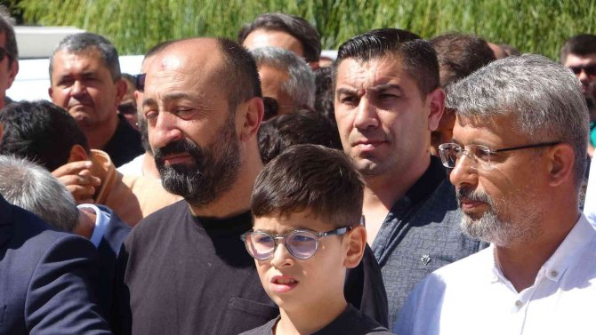 Yatağında Hayatını Kaybeden 15 Yaşındaki Çocuk Toprağa Verildi