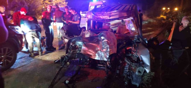 Amasya’da Yolcu Otobüsüyle Kamyonet Çarpıştı: 2 Ölü, 8 Yaralı