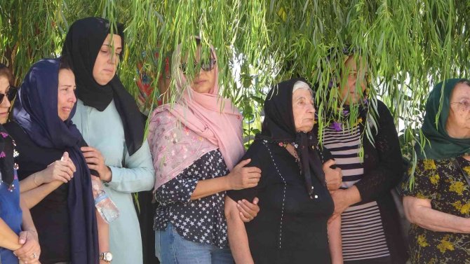 Yatağında Hayatını Kaybeden 15 Yaşındaki Çocuk Toprağa Verildi