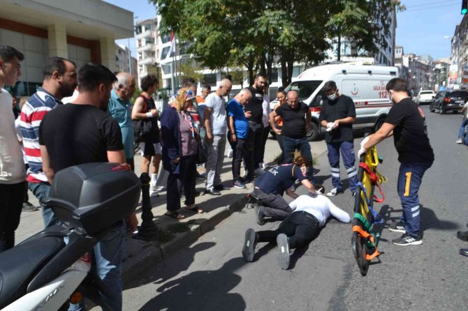 Otomobille Çarpışan Motosikletli Yaralandı, Sürücü Kaçtı: O Anlar Kamerada