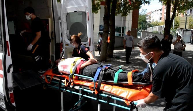 Otomobille Çarpışan Motosikletli Yaralandı, Sürücü Kaçtı: O Anlar Kamerada