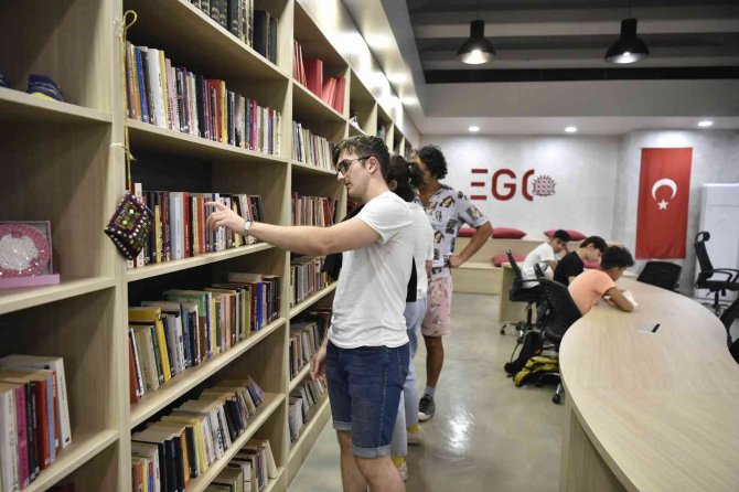 İ̇stasyon Kütüphane Ankaray Dikimevi İ̇stasyonu’nda Kitapseverler İle Buluşmaya Devam Ediyor