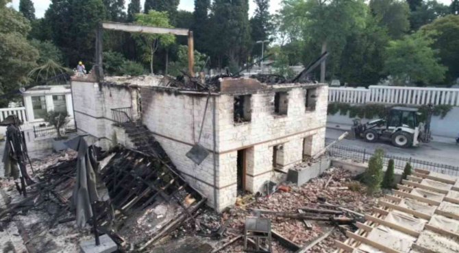 Zeytinburnu’nda Kül Olan Tarihi Merkez Efendi Fırının Son Hali Havadan Görüntülendi