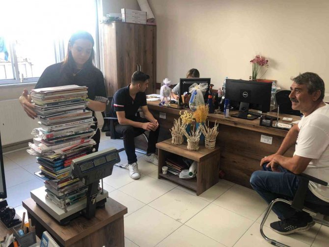 Öğrencilere 15 Günde 6 Bin Liralık Harçlık Desteği