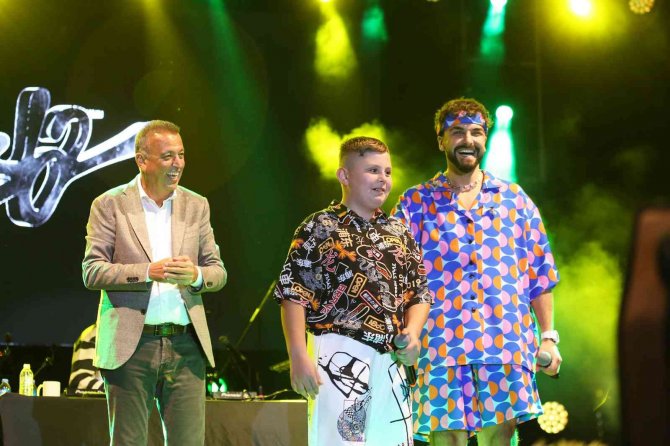 Ataşehir’de Sefo İle Sosyal Medya Fenomeni Fevzi Aynı Sahnede Buluştu