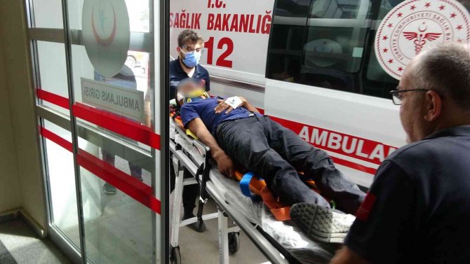 Motosiklet İle Minibüs Çarpıştı: 1 Yaralı