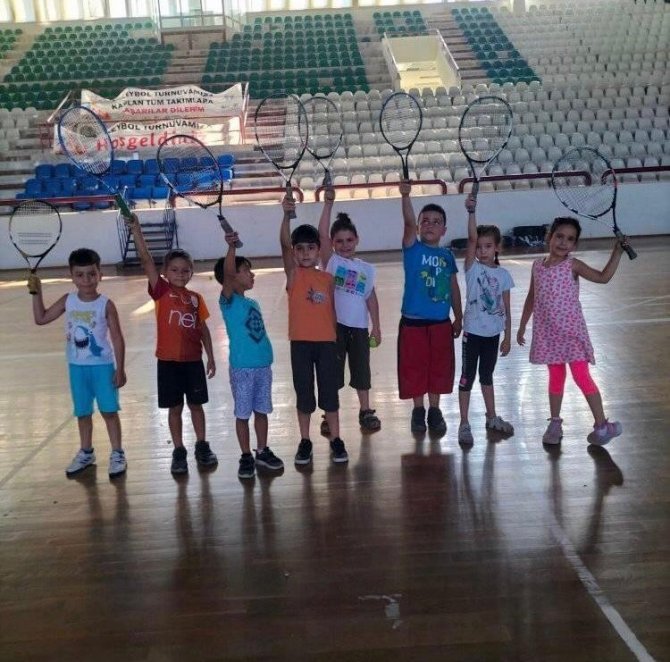 Dinar’da Ücretsiz Tekvando Ve Tenis Eğitimleri Devam Ediyor