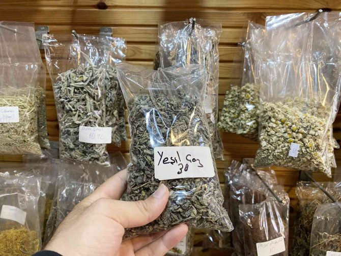 Mevsim Geçişinde Hasta Olanlara Yeşil Çay Tavsiyesi