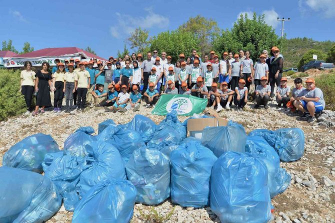 Alanya’da Toplanan Çöpler Yamaç Paraşütüyle Taşındı