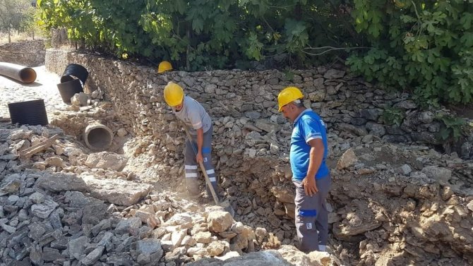 Büyükşehir’den Ürünlü’de Yağmur Suyu Çalışması