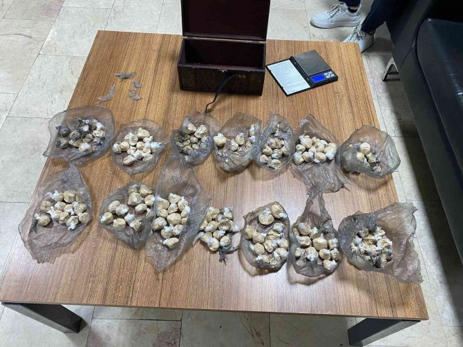 Eyüpsultan’da Aracın Teyp Ve Bagaj Bölümünden Uyuşturucu Çıktı