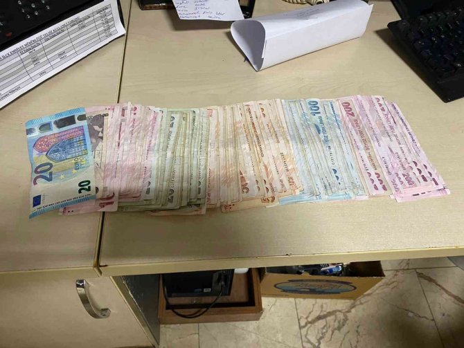 Eyüpsultan’da Aracın Teyp Ve Bagaj Bölümünden Uyuşturucu Çıktı