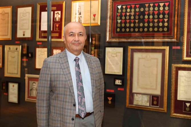 ’Bir Asrın Ardından İ̇stiklal Madalyası’ Kitabı Raflardaki Yerini Aldı