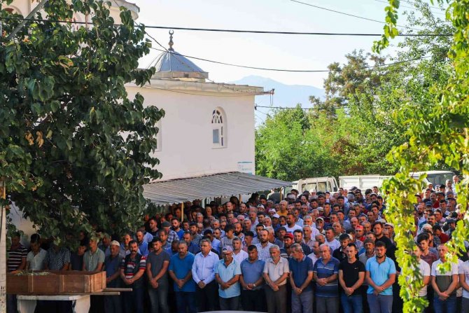 Kazada Hayatını Kaybeden Kamyonet Şoförü Son Yolculuğuna Uğurlandı