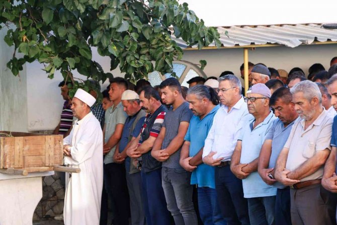 Kazada Hayatını Kaybeden Kamyonet Şoförü Son Yolculuğuna Uğurlandı