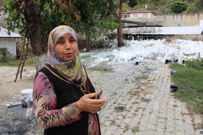 Boya Yüklü Tır Yoldan Uçtu, Vatandaş Deprem Sandı