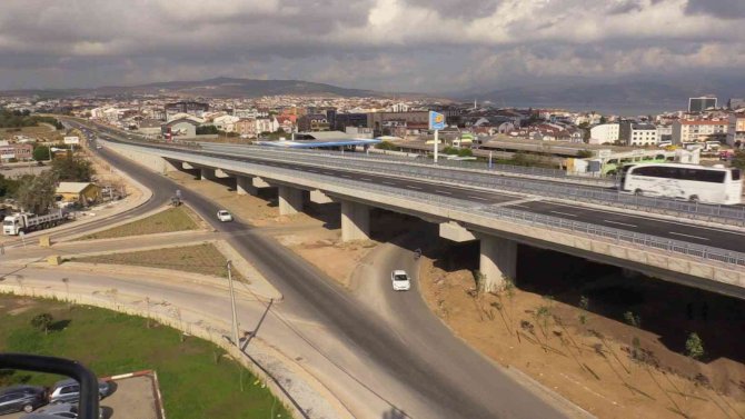 Bandırma’daki Üst Geçit Çift Taraflı Olarak Ulaşıma Açıldı