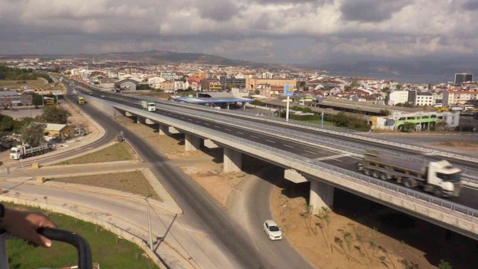 Bandırma’daki Üst Geçit Çift Taraflı Olarak Ulaşıma Açıldı