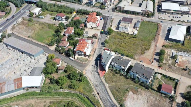 Başiskele’nin Yolları Sıcak Asfaltla Konfor Kazanıyor